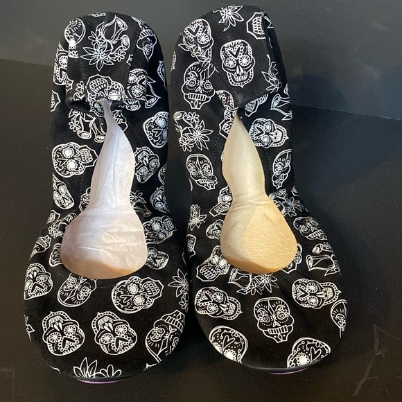 The Storehouse Leather Flats Black Sugar Skulls Size 12 - Picture 1 of 7
